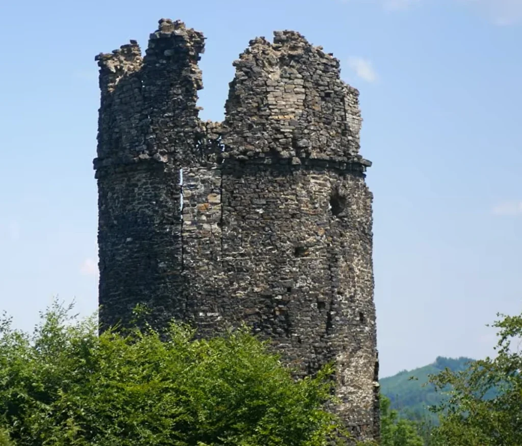 Historische Burgruine in Meschede – regionale Darstellung für unsere 24-Stunden-Betreuung und häusliche Pflege vor Ort.